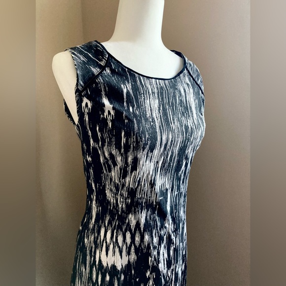 Black & White Dress - Picture 2 of 6